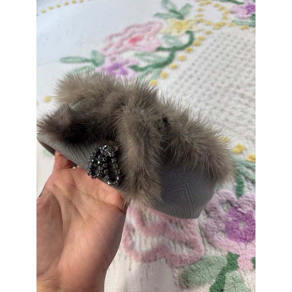 Vintage Grey Pillbox Hat Real Fur Trim Rhinestone Brooch Detail Mid-Century - Picture 7 of 7